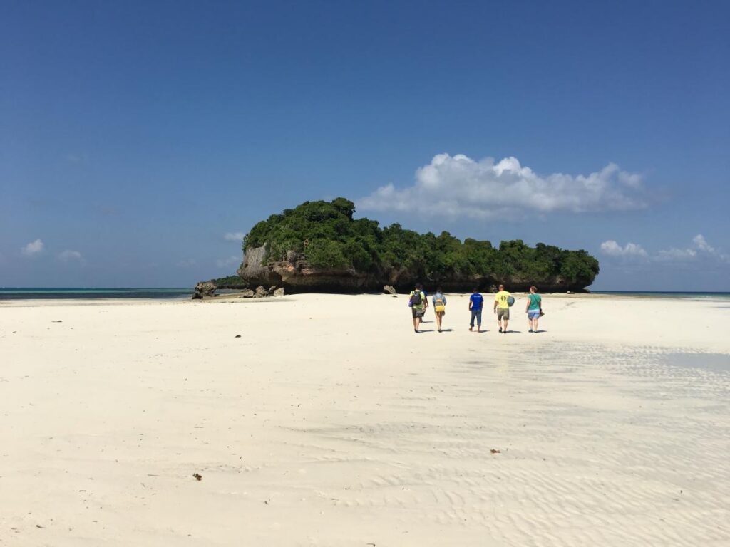 Chumbe Island Tanzania folk på hvit sandstrand