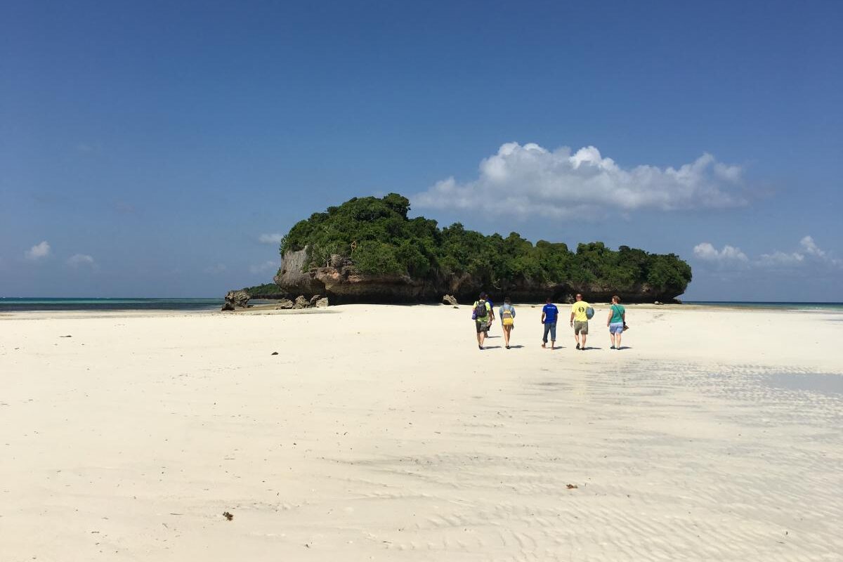 Chumbe Island Tanzania folk på hvit sandstrand