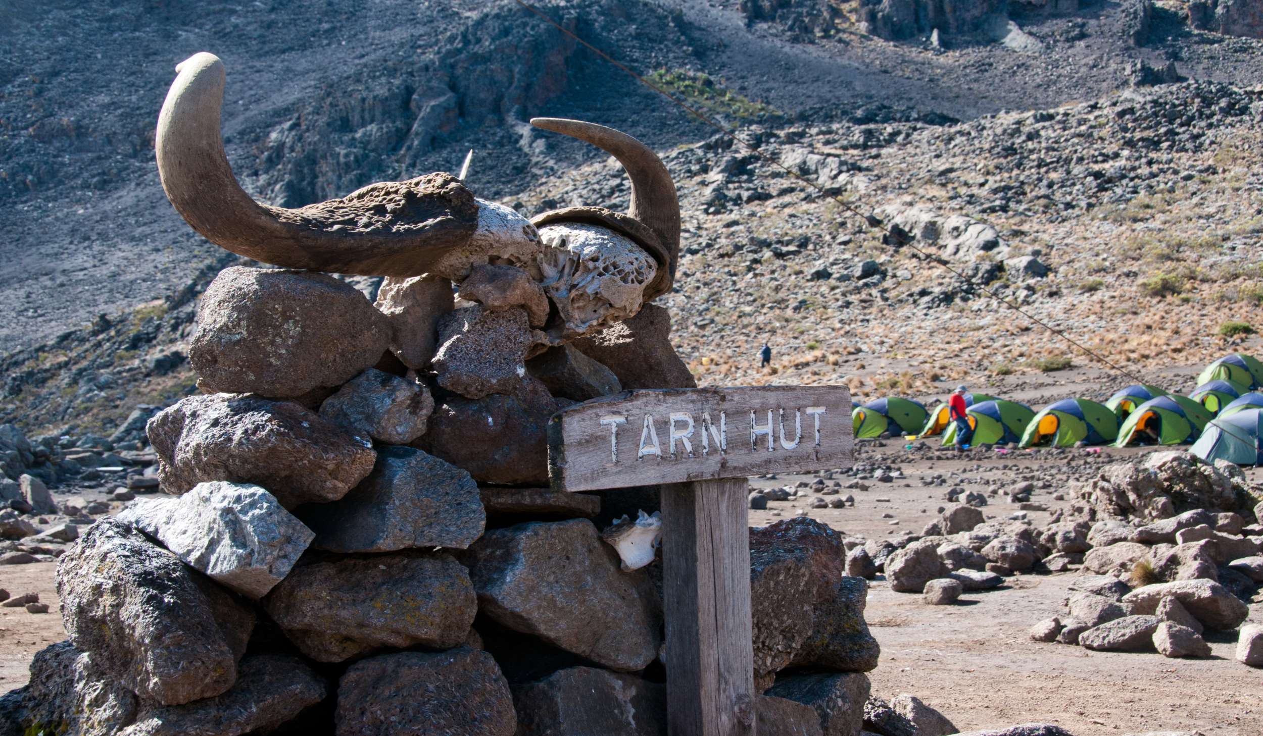 Rongai Route (3/6) | Kikelewa Camp (3 660 m) – Mawenzi Tarn (4 305 m)