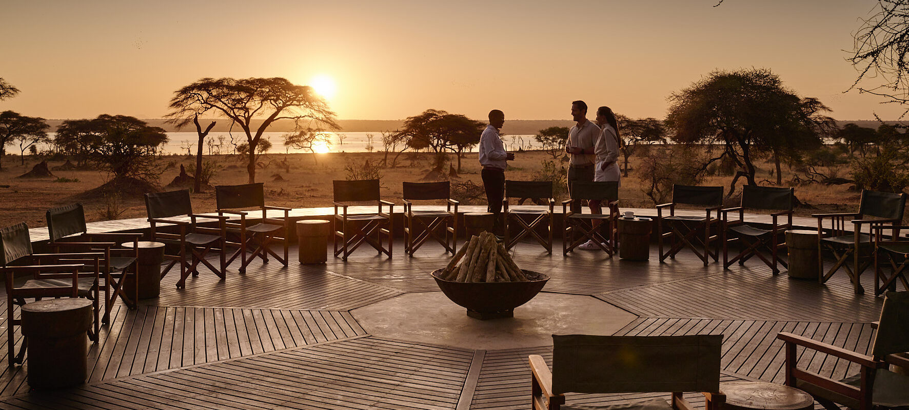 Solnedgang over savannen i Tanzania
