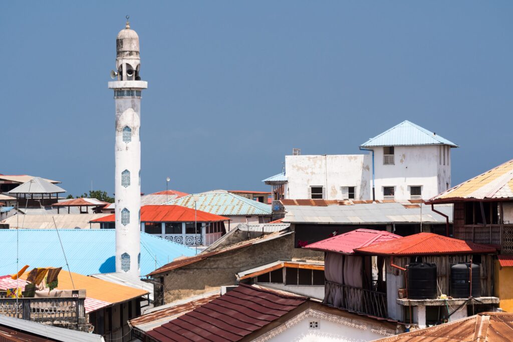 Moské på Zanzibar, Tanzania, omkranset av hus