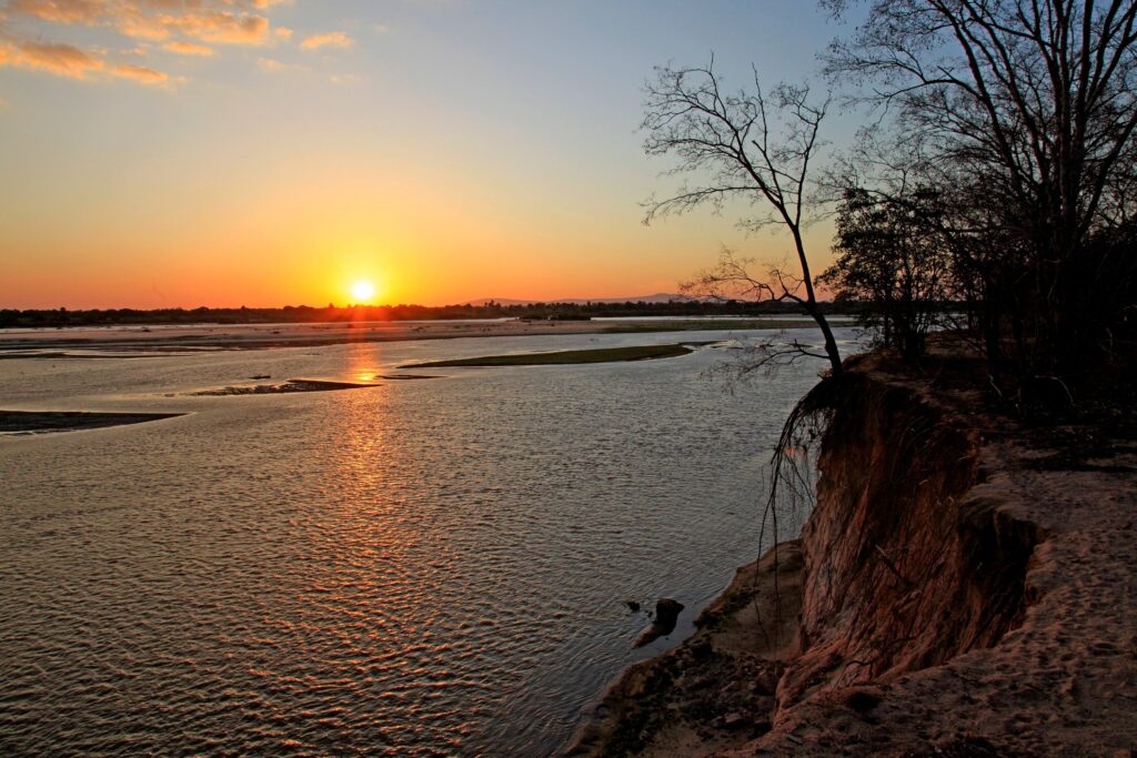 Rufiji-elven i Tanzania ved solnedgang