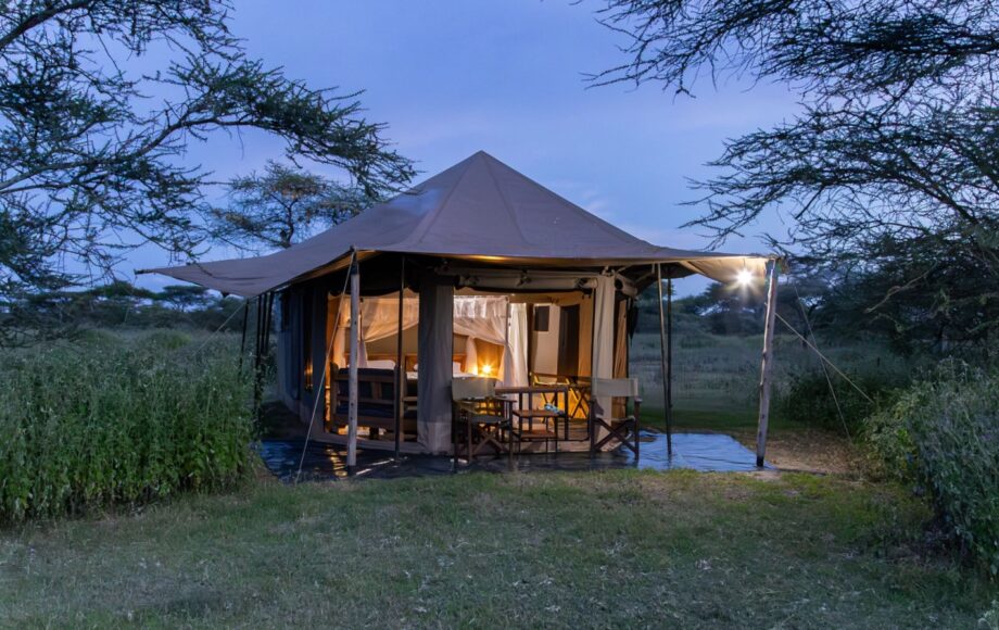 Utenfor teltet i Canopy Migration Camp